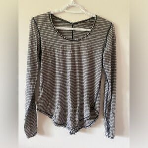 Lululemon Long Sleeve Shirt Size 6